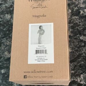 Willow Tree Magnolia "A Gathering of blessings" figure